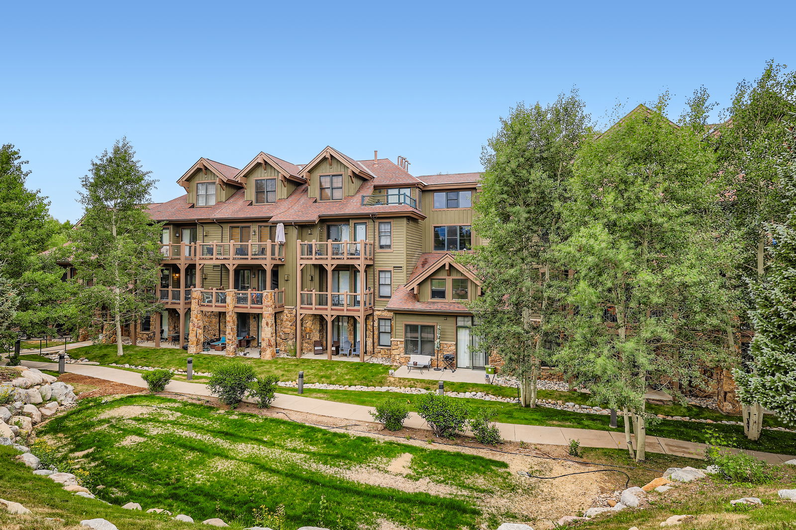34_highfield_trail_213_-_Web_Quality_-_026_-_26_Exterior_Rear.jpg